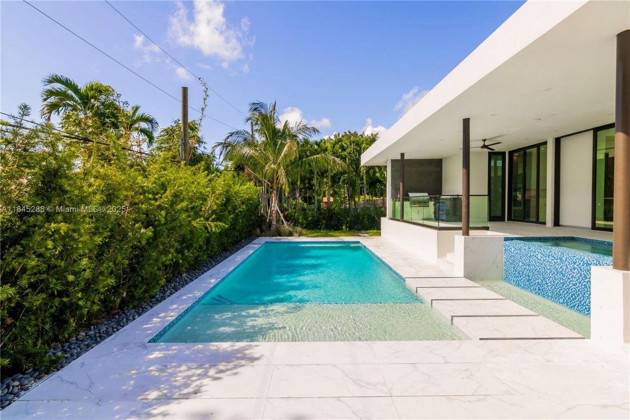 1248 NE 89th St, Miami, FL 33138 Photo