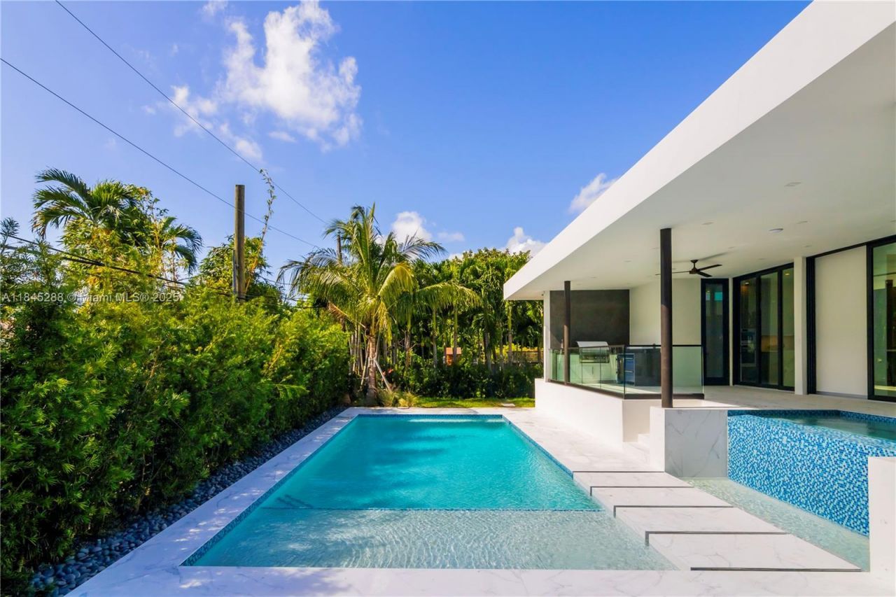 1248 NE 89th St, Miami, FL 33138 Photo