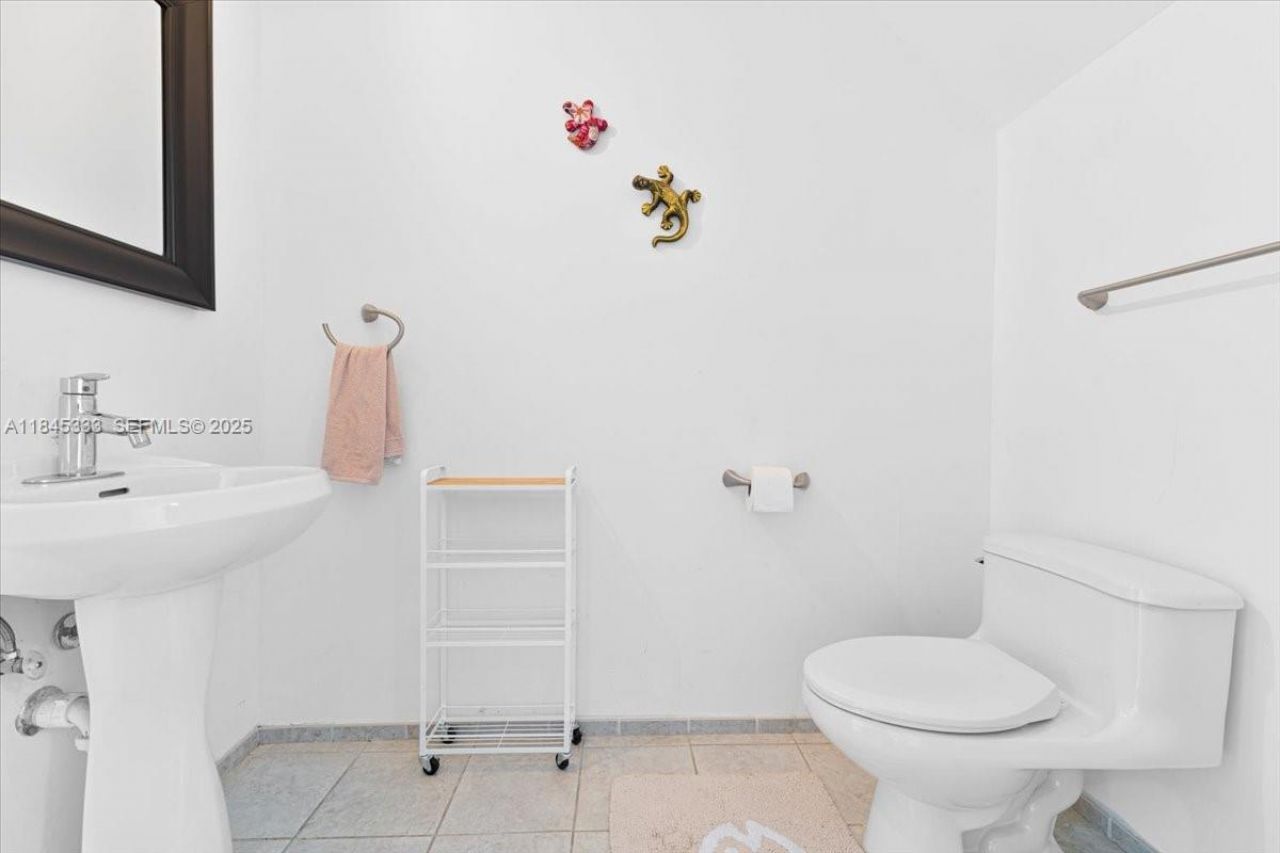 60 SW 13th St, Unit 3203, Miami, FL 33130 Photo