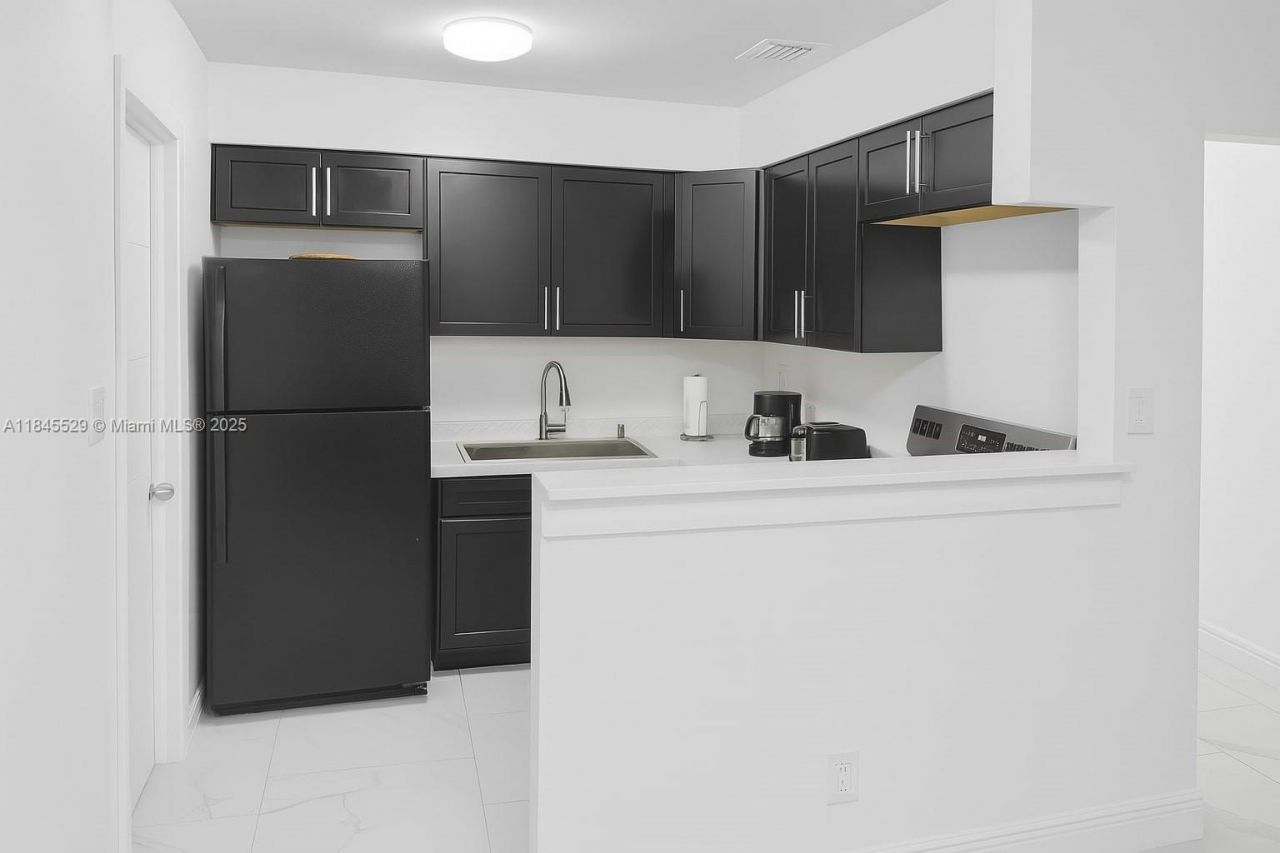 2231 NW 9th Ct, Fort Lauderdale, FL 33311 Photo