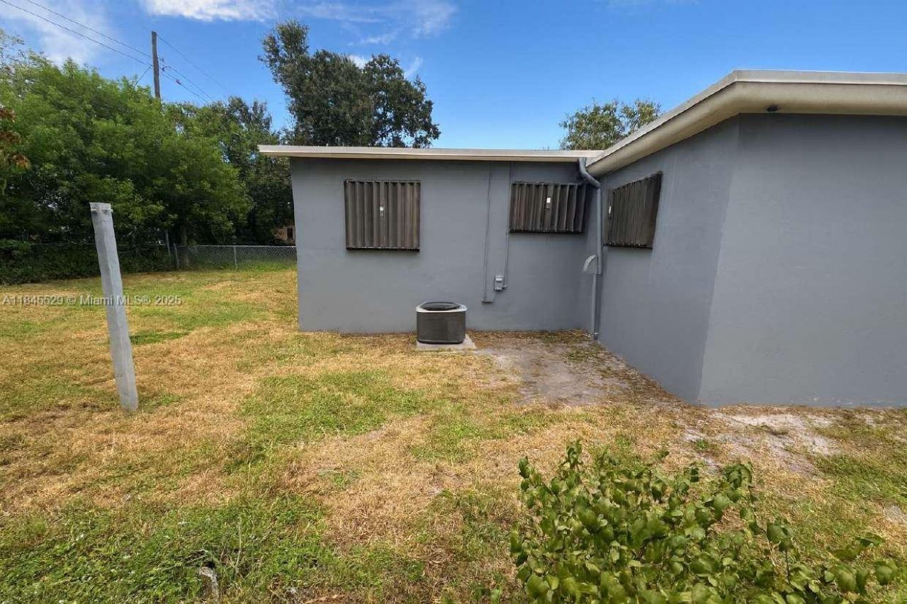 2231 NW 9th Ct, Fort Lauderdale, FL 33311 Photo