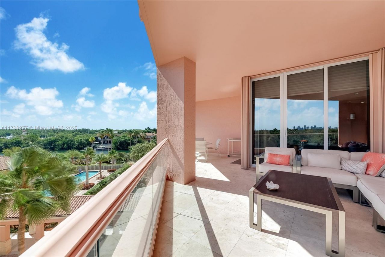 60 Edgewater Dr, Unit 5E, Coral Gables, FL 33133 Photo