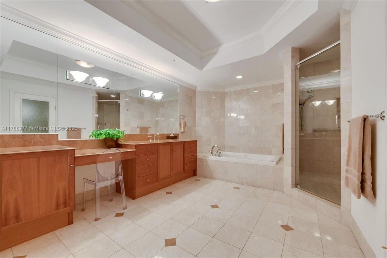 60 Edgewater Dr, Unit 5E, Coral Gables, FL 33133 Photo