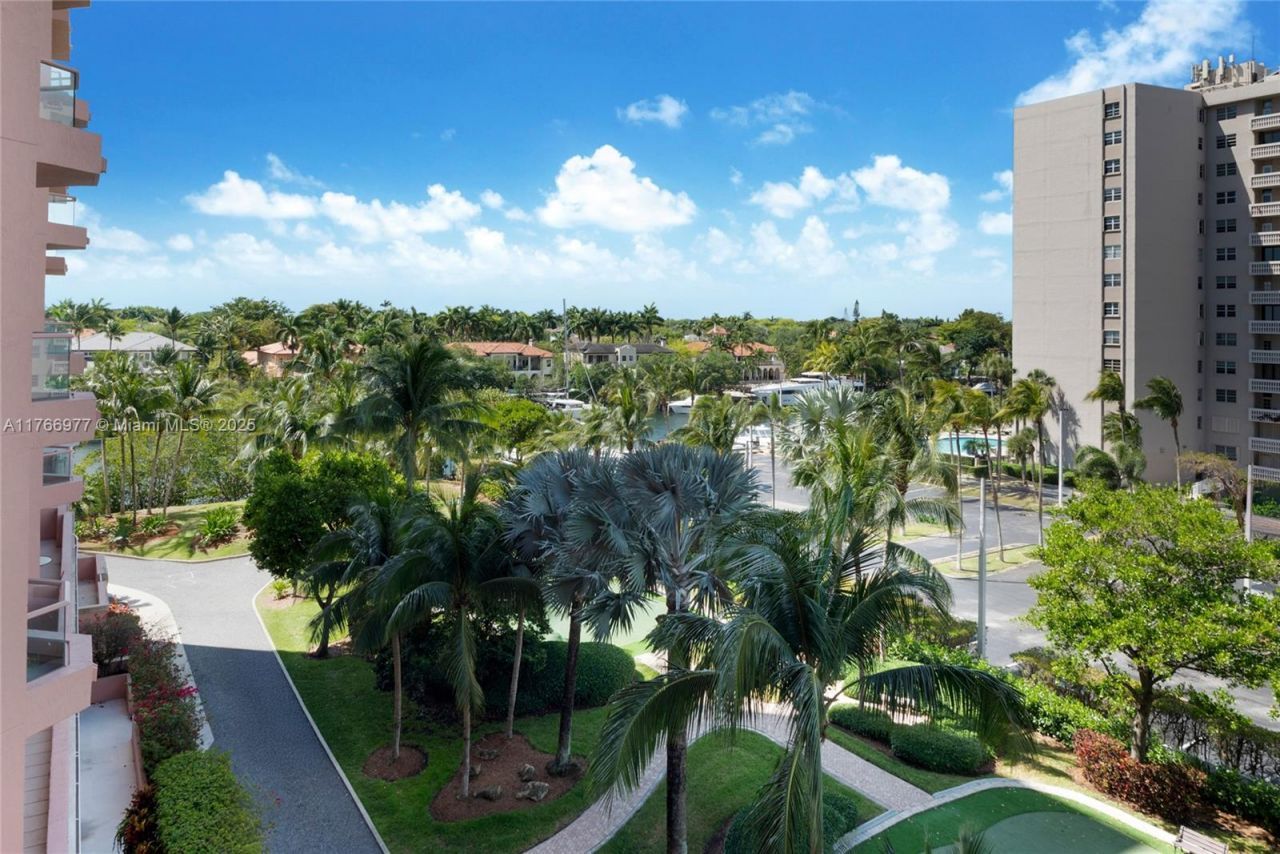 60 Edgewater Dr, Unit 5E, Coral Gables, FL 33133 Photo