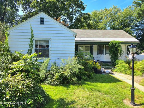 897 8th Avenue, Troy, NY 12182