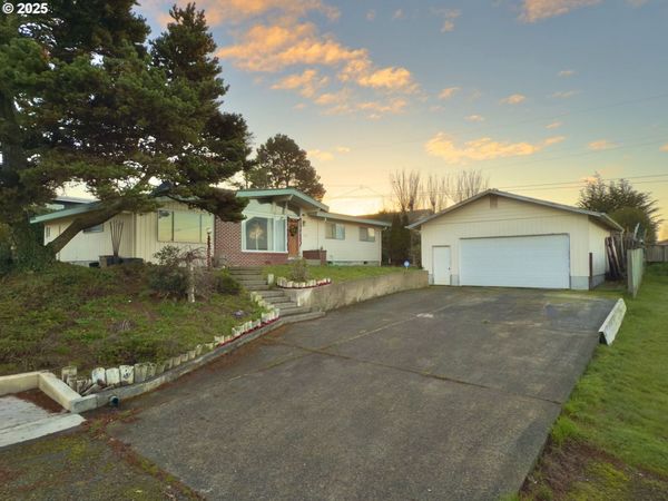 1900 GRANT ST, North Bend, OR 97459