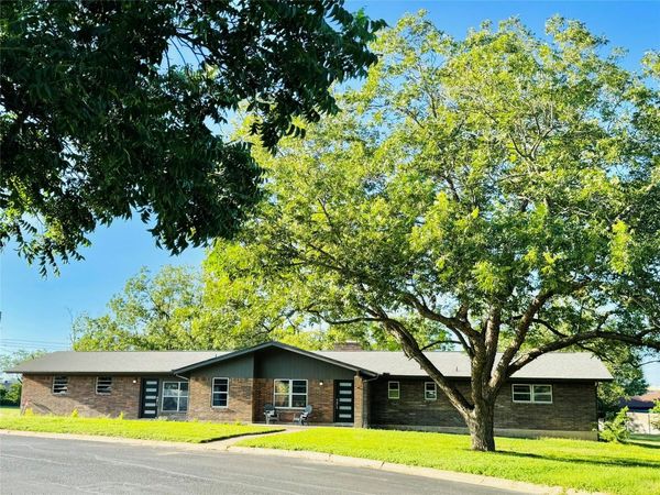 200 Corder LN, Burnet, TX 78611