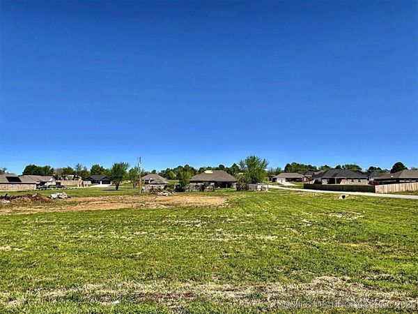17540 W Tray Road, Tahlequah, OK 74464
