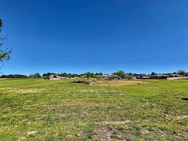 17530 W Tray Road, Tahlequah, OK 74464