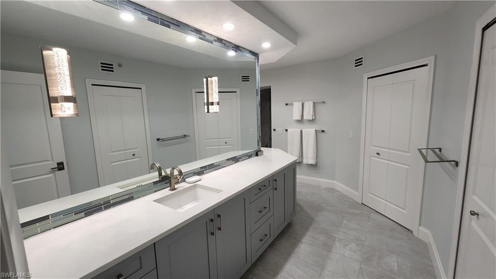 20 Seagate Dr, Unit 301, Naples, FL 34103 Photo