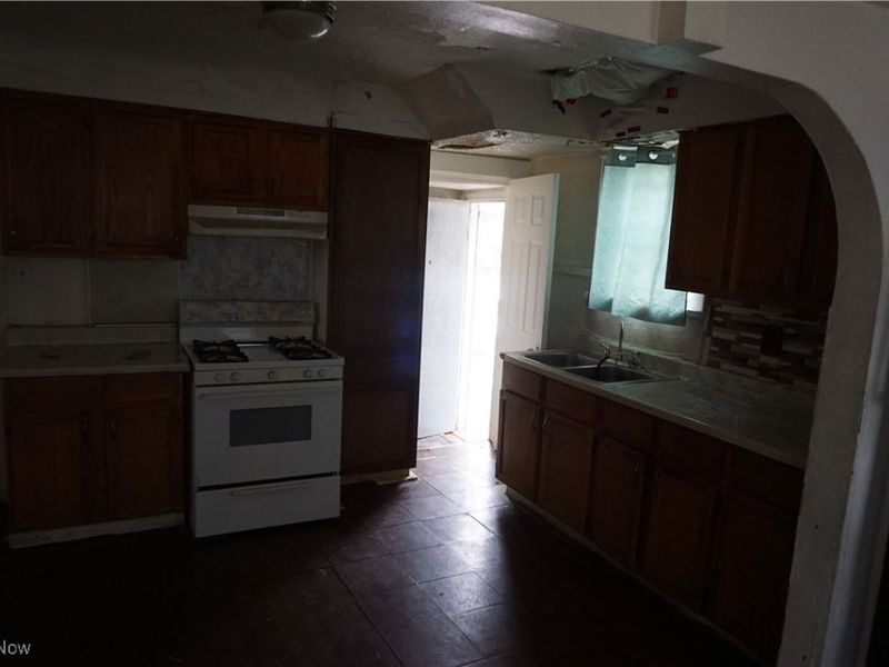 1088 Packard Drive, Akron, OH 44320 Photo 6