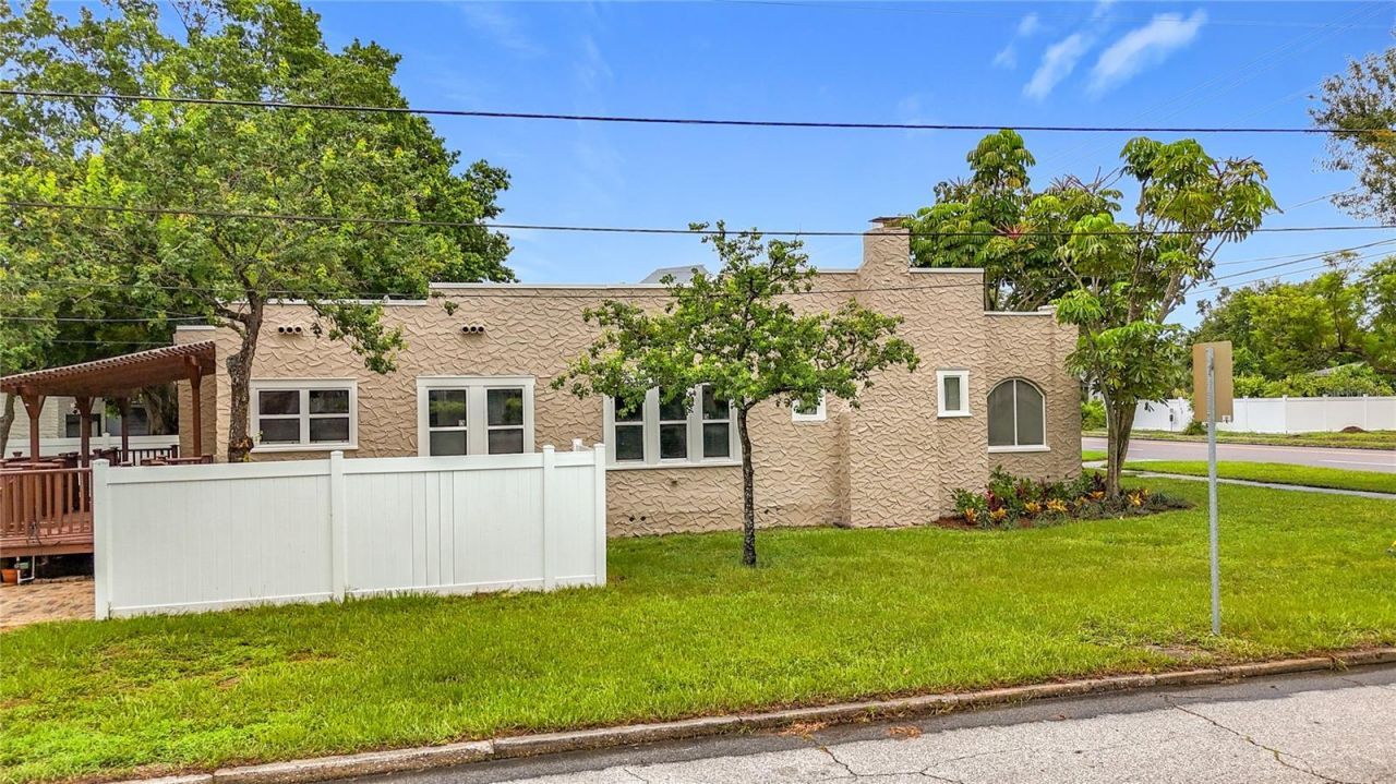 4595 9th Avenue N, Saint Petersburg, FL 33713 Photo