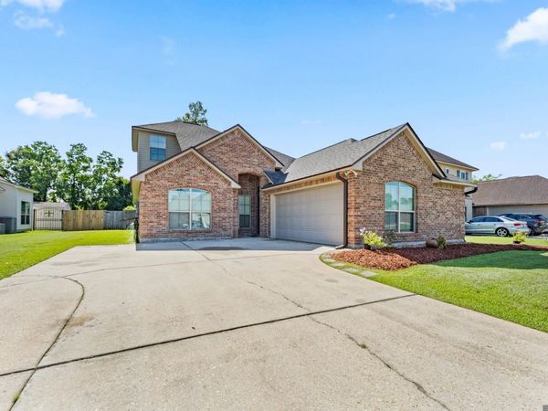 10063 Montrachet Dr, Baton Rouge, LA 70817