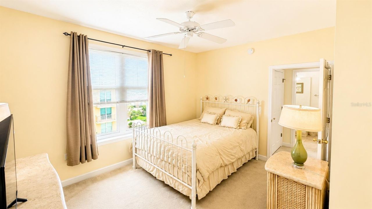 750 N Tamiami Trail, Unit 1402, Sarasota, FL 34236 Photo