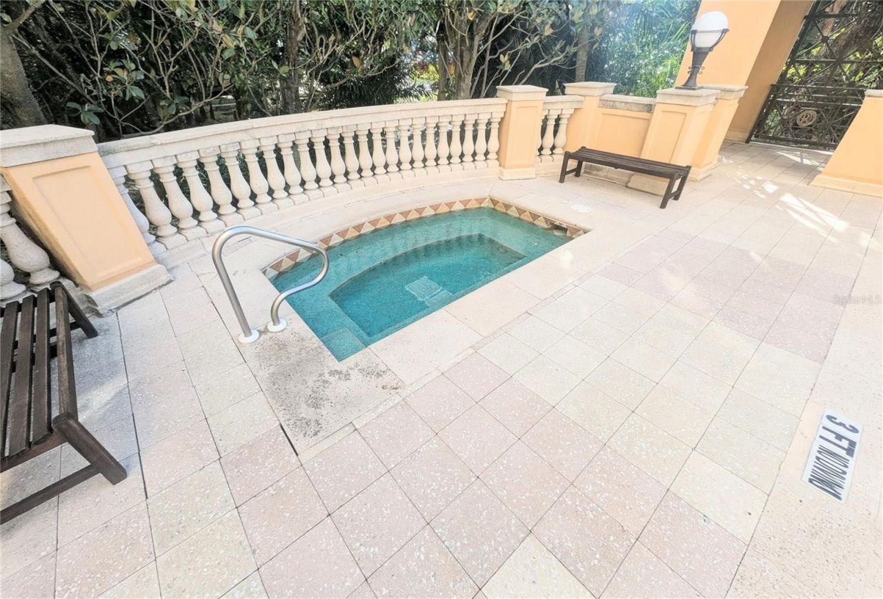 750 N Tamiami Trail, Unit 1402, Sarasota, FL 34236 Photo