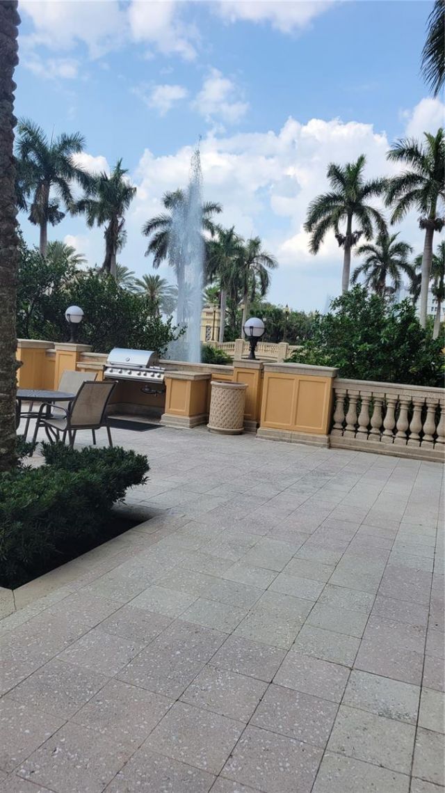 750 N Tamiami Trail, Unit 1402, Sarasota, FL 34236 Photo