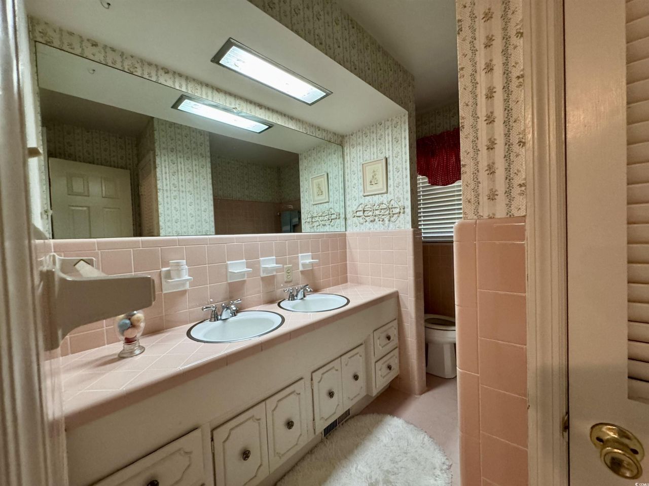 90 Gordon Ave Photo 20