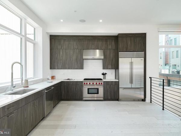 142R S FRONT STREET, PHILADELPHIA, PA 19106