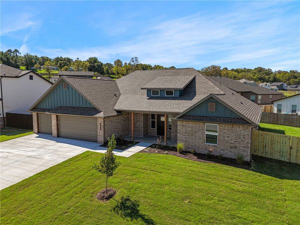 2612 Fairway Circle, Pea Ridge, AR 72751