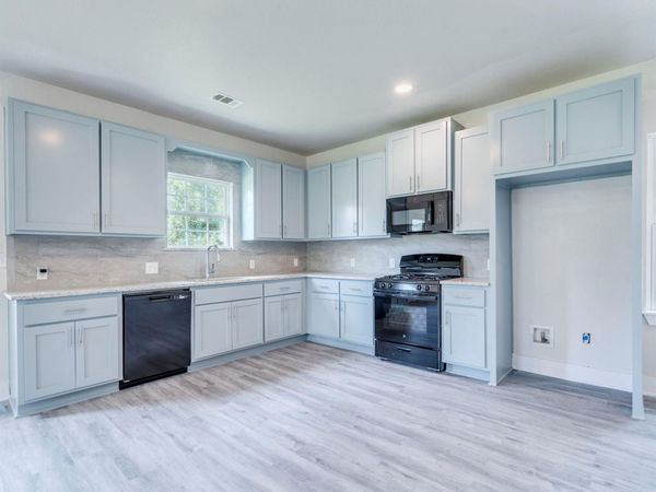 411 S Avenue B, Elgin, TX 78621
