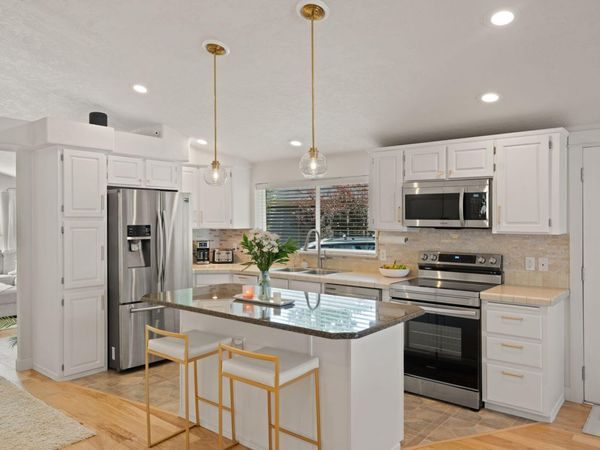 1109 W Yapoah Crater Drive, Sisters, OR 97759