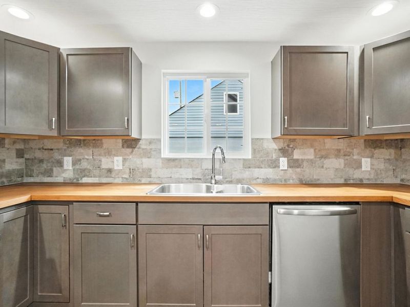 165 Frebis Avenue, Columbus, OH 43206 Photo 9