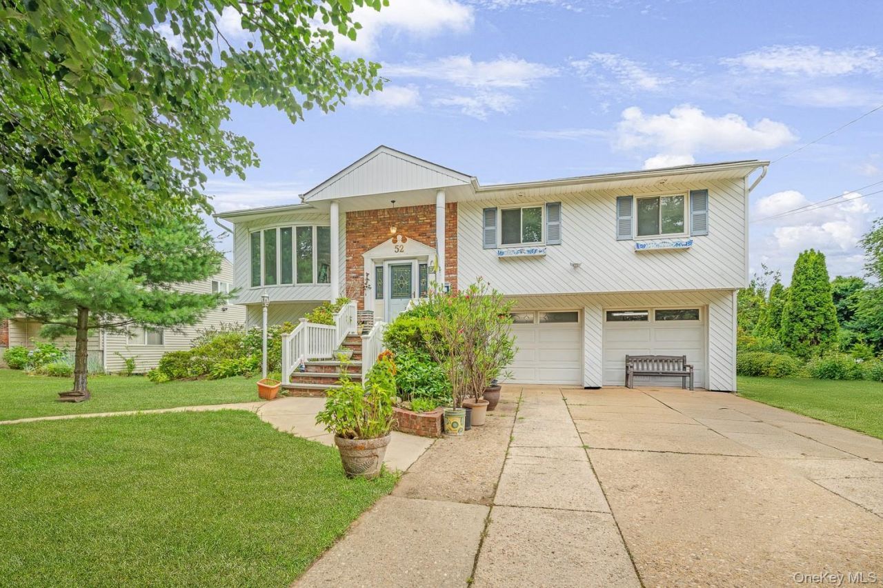 52 North Drive, Manhasset Hills, NY 11040 Main Photo