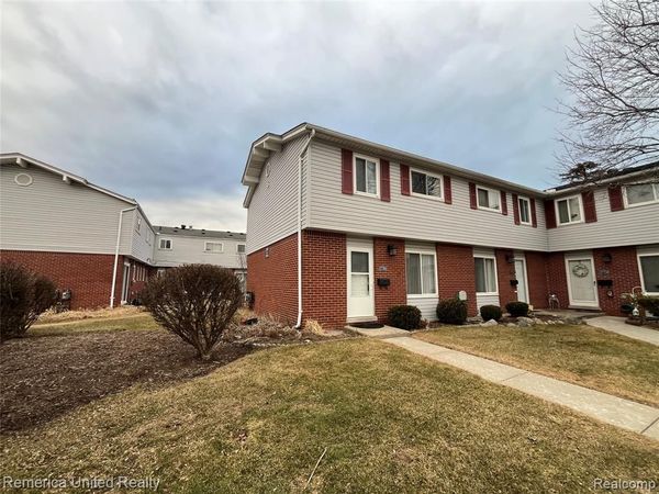 27766 Eastwick, Roseville, MI 48066