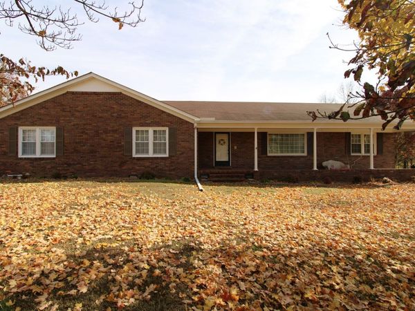 738 N Broad St, Lexington, TN 38351