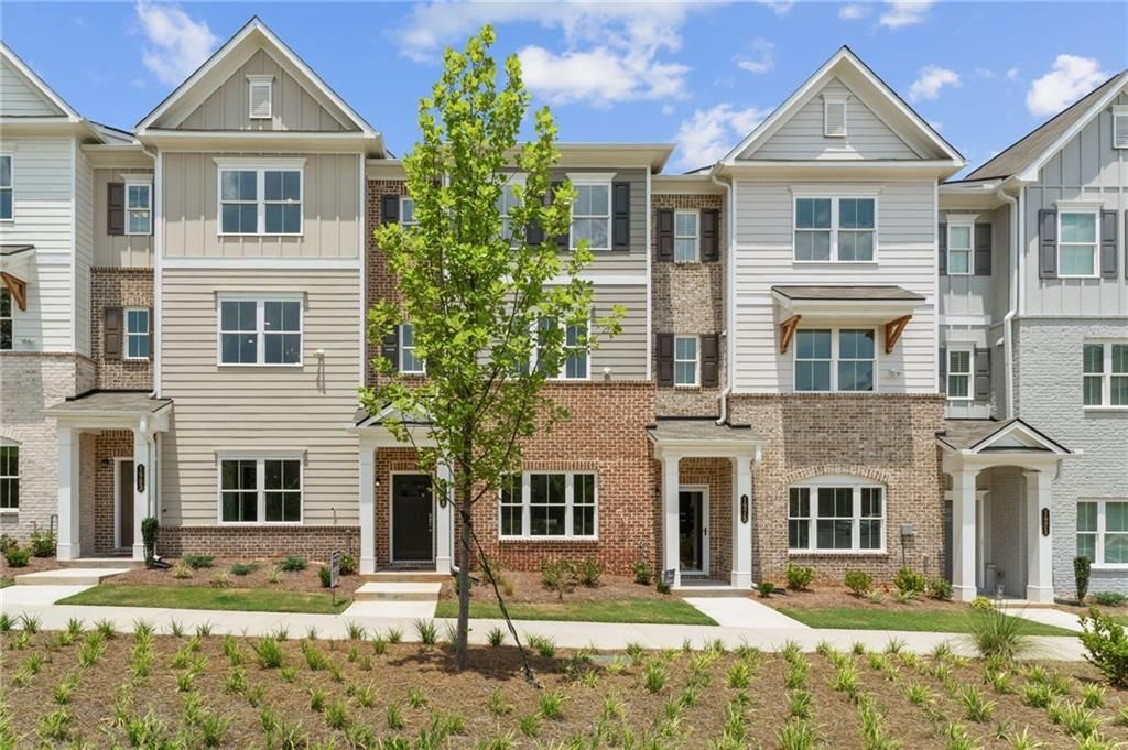 1979 Deco Drive, Kennesaw, GA 30144 Main Photo