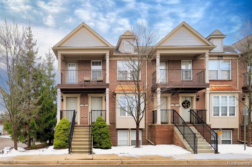 27893 Hopkins Drive, Novi, MI 48377 Main Photo