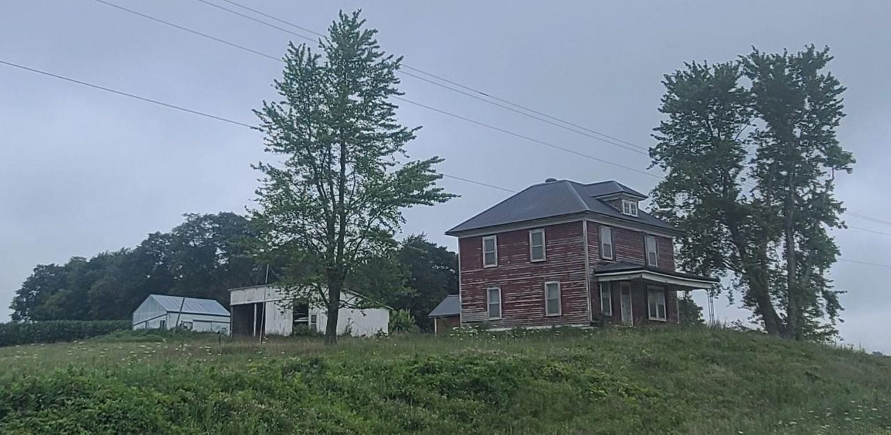 350 Pole Line Road, Postville, IA 52162 Main Photo