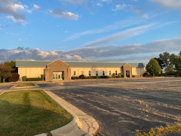 4055 Steele Dr, Machesney Park, IL 61115