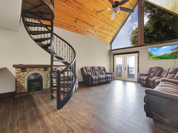 23 Hicks Mountain Road, Lone Wolf, OK 73655