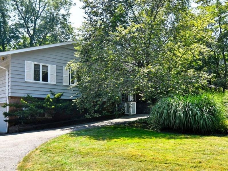 30700 Ainsworth Drive, Cleveland, OH 44124 Photo 1