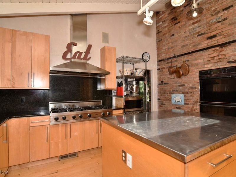 30700 Ainsworth Drive, Cleveland, OH 44124 Photo 13