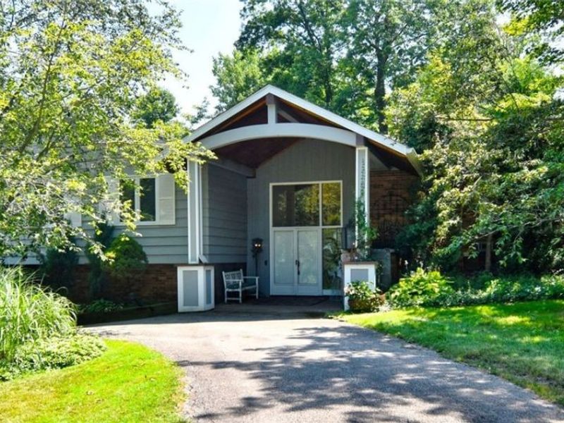 30700 Ainsworth Drive, Cleveland, OH 44124 Photo 2