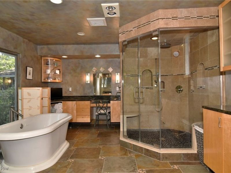 30700 Ainsworth Drive, Cleveland, OH 44124 Photo 21