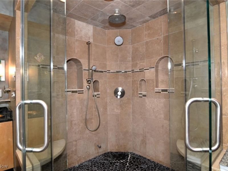 30700 Ainsworth Drive, Cleveland, OH 44124 Photo 23