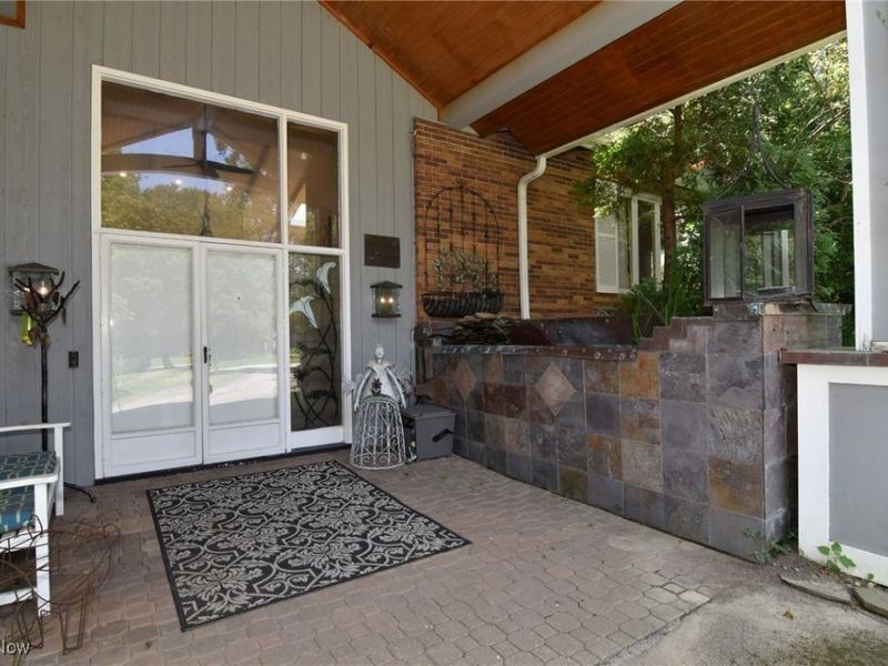 30700 Ainsworth Drive, Cleveland, OH 44124 Photo 3