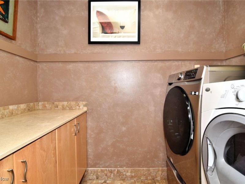 30700 Ainsworth Drive, Cleveland, OH 44124 Photo 30