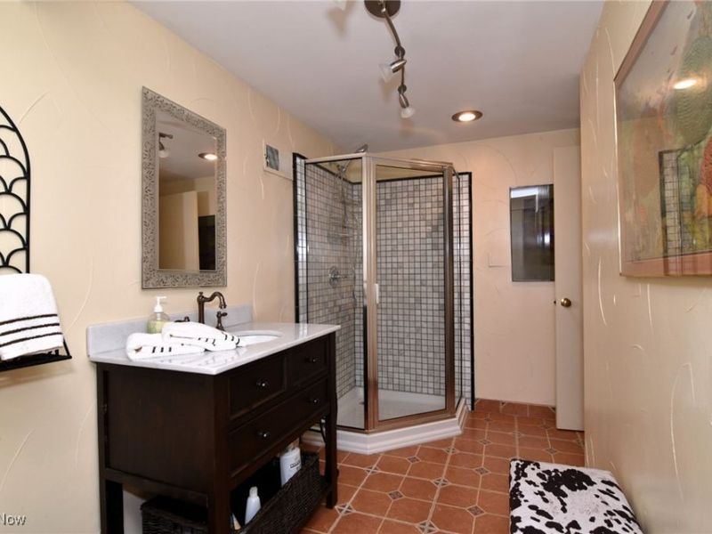 30700 Ainsworth Drive, Cleveland, OH 44124 Photo 39