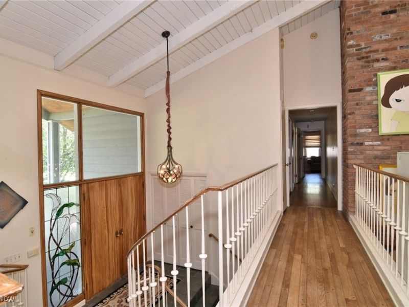 30700 Ainsworth Drive, Cleveland, OH 44124 Photo 5