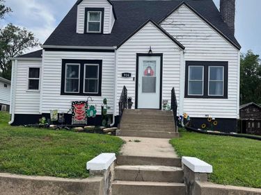 916 9th Street, Fairbury, NE 68352