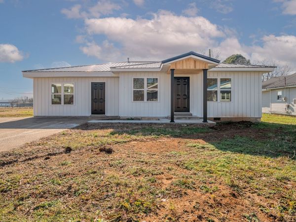 301 Simpson St, Lawrenceburg, TN 38464