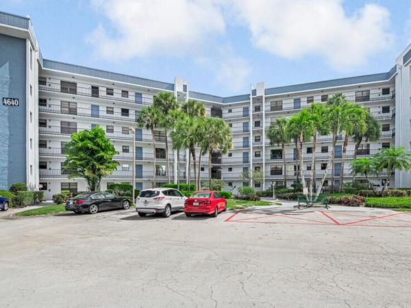 4640 Lucerne Lakes Boulevard, Unit 206, Lake Worth, FL 33467