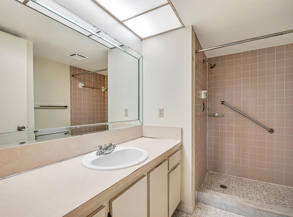 4640 Lucerne Lakes Boulevard, Unit 206, Lake Worth, FL 33467 Photo