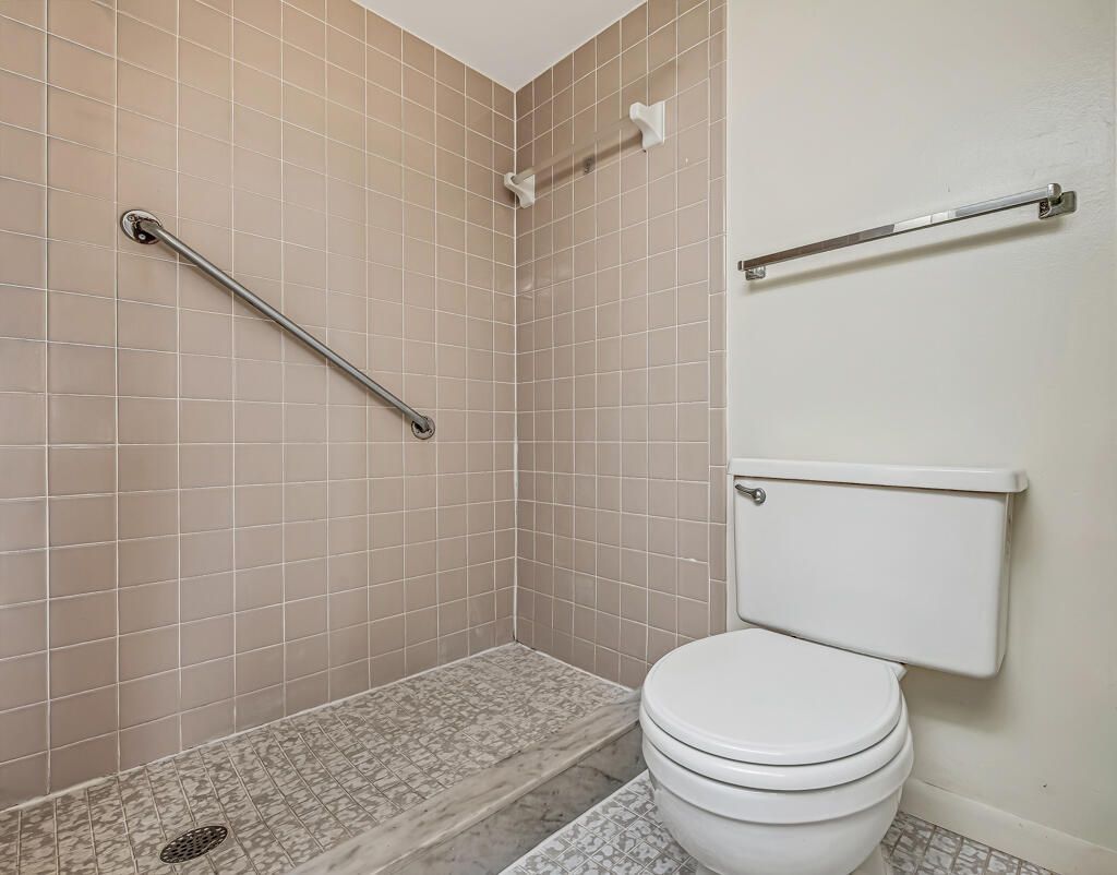 4640 Lucerne Lakes Boulevard, Unit 206, Lake Worth, FL 33467 Photo