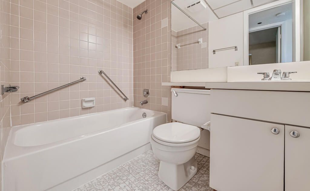 4640 Lucerne Lakes Boulevard, Unit 206, Lake Worth, FL 33467 Photo
