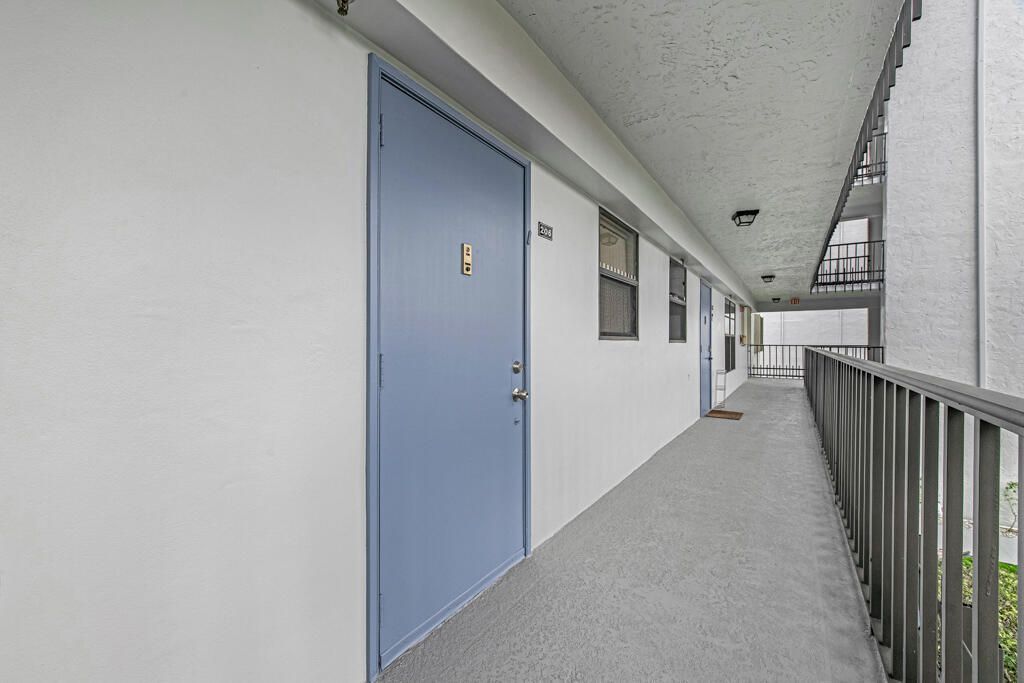 4640 Lucerne Lakes Boulevard, Unit 206, Lake Worth, FL 33467 Photo